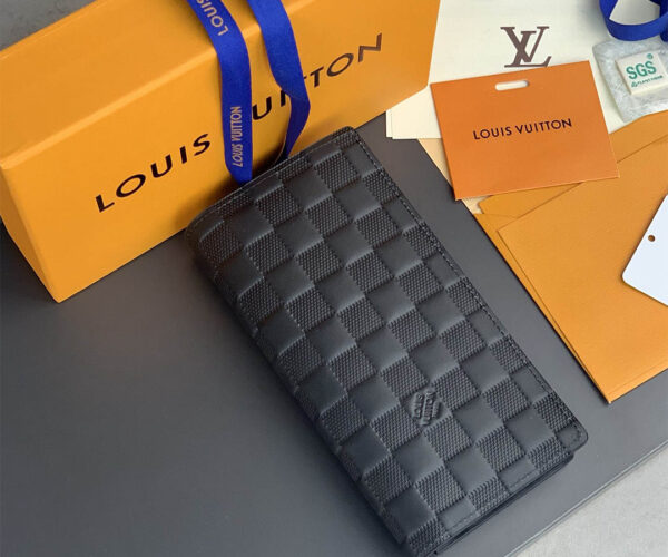 Ví gập Louis Vuitton Brazza caro dập chìm màu đen Like Auth