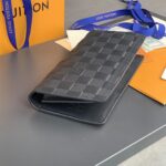 Ví gập Louis Vuitton Brazza caro dập chìm màu đen Like Auth