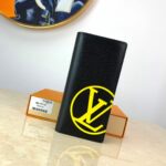 Ví gập Louis Vuitton Brazza Wallet da epi họa tiết logo chữ vàng Like Auth