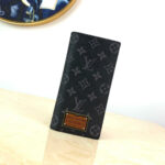 Ví gập Louis Vuitton Brazza Wallet Monogram Eclipse hoa đen Like Auth