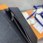 Ví gập Louis Vuitton Brazza Wallet taiga grey logo chìm Like Auth