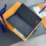 Ví gập Louis Vuitton Brazza Wallet taiga grey logo chìm Like Auth