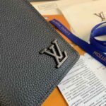 Ví gập Louis Vuitton Brazza da nhăn logo nổi màu đen Like Auth