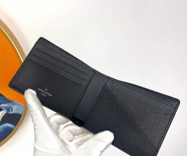 Louis Vuitton Multiple Wallet Epi thiết kế nhỏ gọn, chất liệu cao cấp