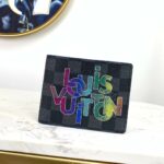 Louis Vuitton Multiple Wallet họa tiết In 3D thiết kế độc đáo, ấn tượng