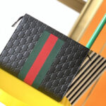 Clutch nam Gucci Web Stripe màu đen tag xanh đỏ Like Auth