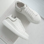 Giày Alexander McQueen White gót viền xám Like Auth