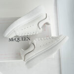 Giày Alexander McQueen White gót viền xám Like Auth