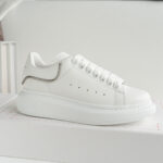 Giày Alexander McQueen White gót viền xám Like Auth