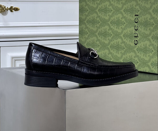 Giày Gucci da rạn màu đen tag xích trắng