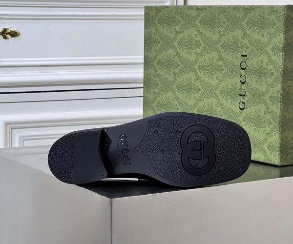 Giày lười Gucci da bóng màu đen logo GG vàng
