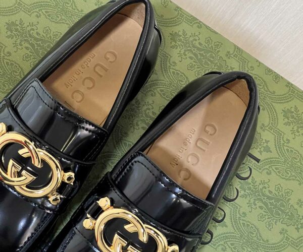Giày lười Gucci da bóng màu đen logo GG vàng