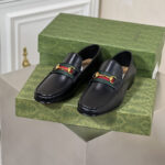 Giày lười Gucci Horsebit Loafers da bóng tag đỏ