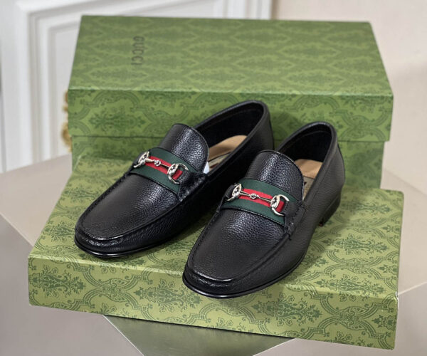 Giày lười Gucci Horsebit Loafers da nhăn tag đỏ