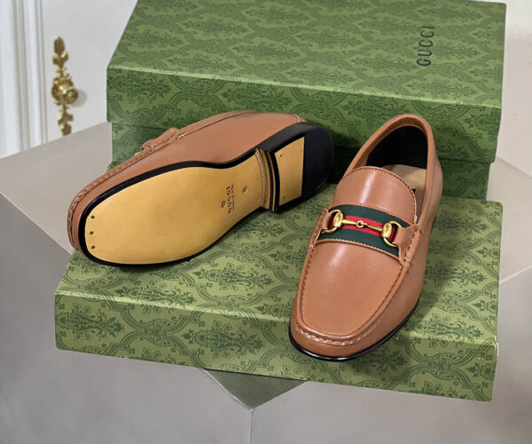 Giày lười Gucci Horsebit Loafers màu nâu tag đỏ