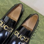 Giày lười Gucci logo chữ vàng da bóng