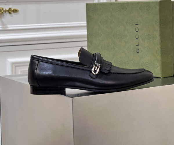 Giày lười Gucci Mirrored G Fringed màu đen