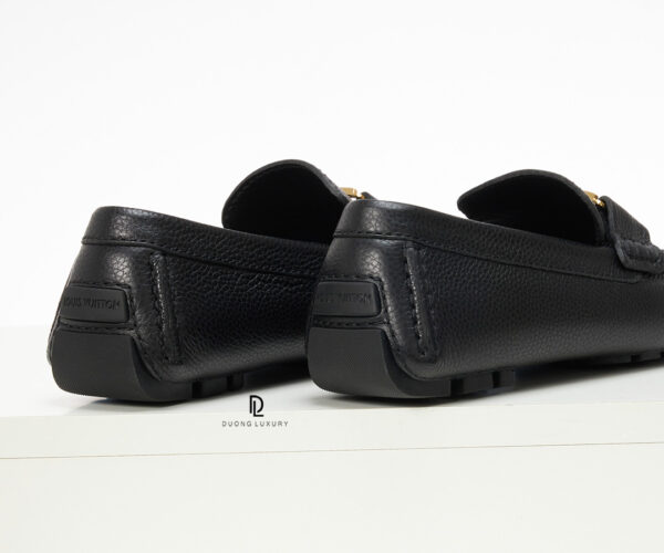 Giày lười Louis Vuitton full đen khóa vàng Like Auth