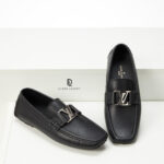 Giày lười Louis Vuitton full đen khóa trắng Like Auth
