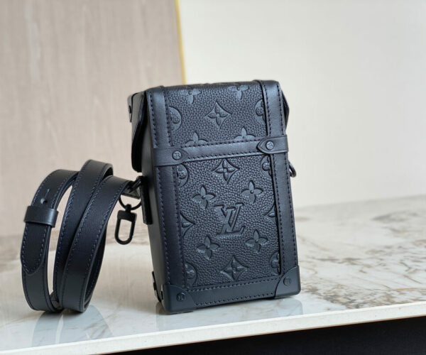 Túi đeo chéo Louis Vuitton hoa chìm Monogram đen Like Auth