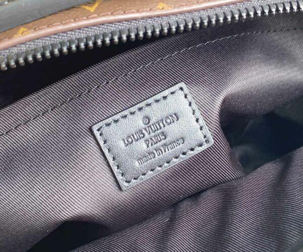 Túi đeo chéo Louis Vuitton khóa nam châm tag xanh Like Auth