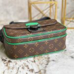 Túi đeo chéo Louis Vuitton khóa nam châm tag xanh Like Auth