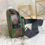 Túi đeo chéo Louis Vuitton khóa nam châm tag xanh Like Auth