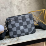 Túi đeo Louis Vuitton Trio Messenger caro to xám đen Like Auth