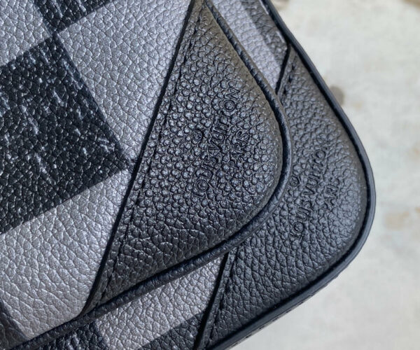 Túi đeo Louis Vuitton Trio Messenger caro to xám đen Like Auth