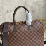 Túi xách Louis Vuitton nam caro nâu khoá vàng Like Auth