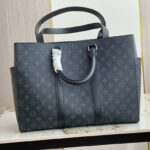 Túi xách nam Louis Vuitton Monogram hoa đen Like Auth