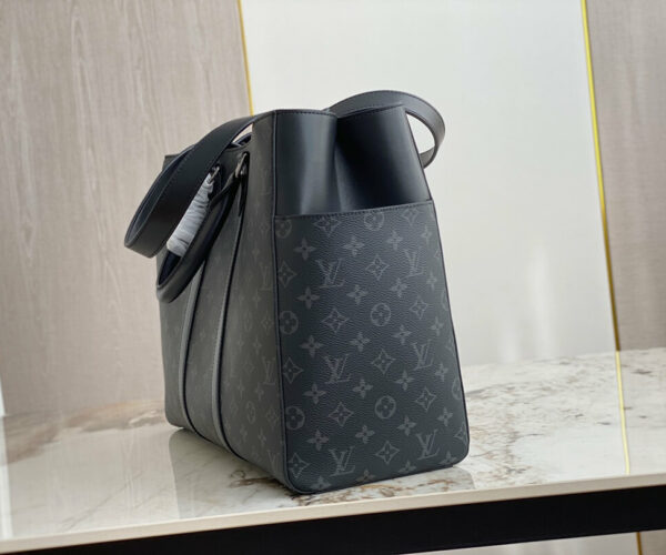 Túi xách nam Louis Vuitton Monogram hoa đen Like Auth