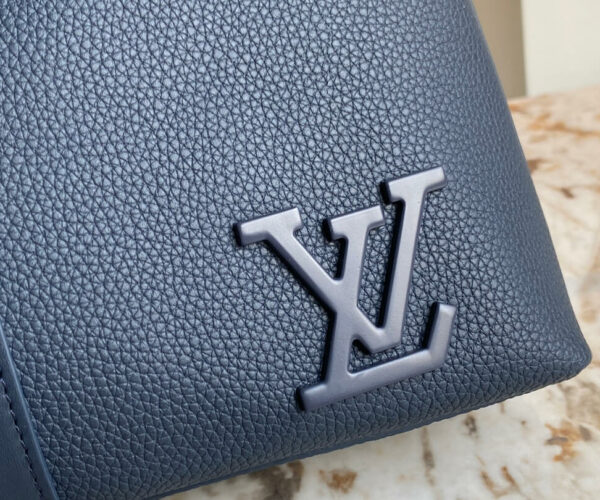 Túi xách nam LV da nhăn màu xanh logo nổi Like Auth