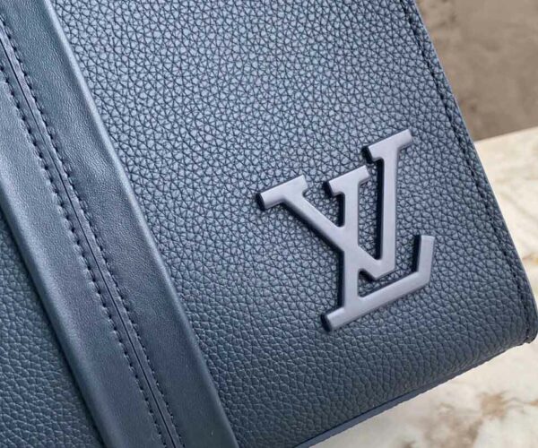 Túi xách nam LV xanh logo nổi dáng hộp Like Auth