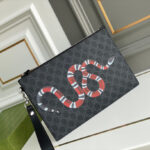 Clutch nam Gucci Bestiary Pouch with Kingsnake màu xám