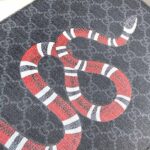 Clutch nam Gucci Bestiary Pouch with Kingsnake màu xám