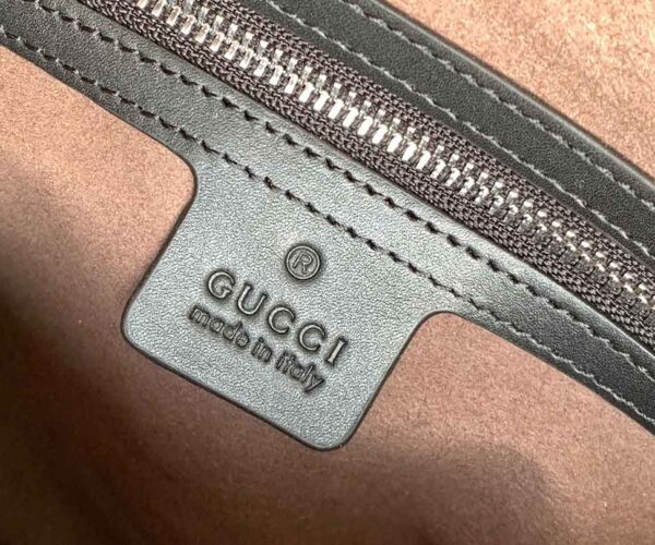 Clutch Nam Gucci màu đen hoạ tiết Logo chìm Like Auth