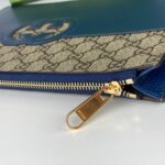 Clutch nam Gucci Pouch with Cut Out Interlocking G Blue Like Auth