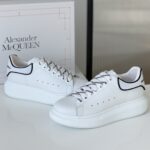 Giay Alexander Mcqueen gót trắng viền đen Like Auth