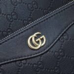 Túi đeo chéo nam Gucci siêu cấp màu đen tag chéo logo vàng