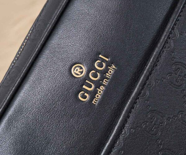 Túi đeo chéo nam Gucci siêu cấp màu đen logo dập chìm