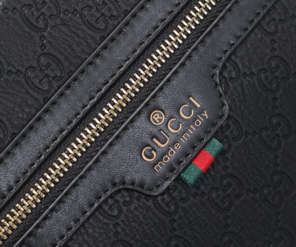 Túi đeo chéo nam Gucci siêu cấp ngăn khoá phụ màu đen