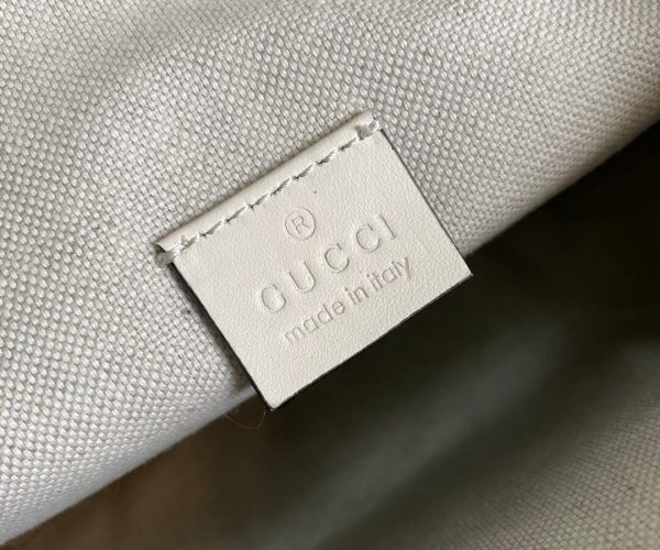 Túi đeo Gucci like auth GG Embossed màu trắng hoạ tiết ngăn phụ