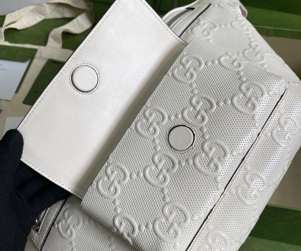Túi đeo Gucci like auth GG Embossed màu trắng hoạ tiết ngăn phụ