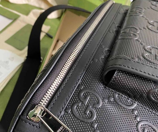 Túi đeo Gucci siêu cấp GG Embossed màu đen hoạ tiết ngăn phụ