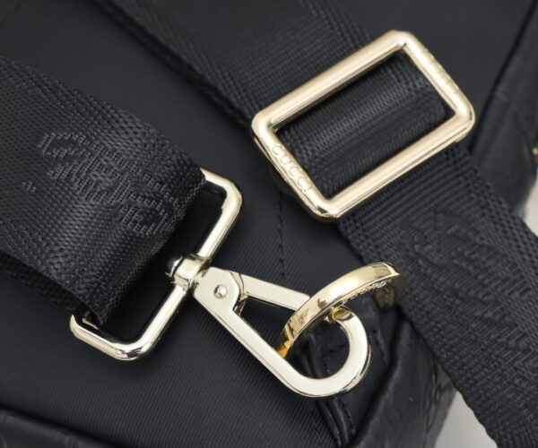 Túi đeo ngực Gucci siêu cấp hoạ tiết tag chữ vàng