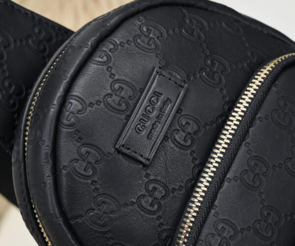 Túi đeo ngực Gucci siêu cấp hoạ tiết tag vuông đen