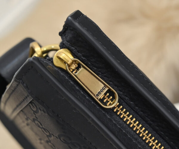 Túi xách Gucci siêu cấp nam dáng vuông họa tiết logo chìm màu đen