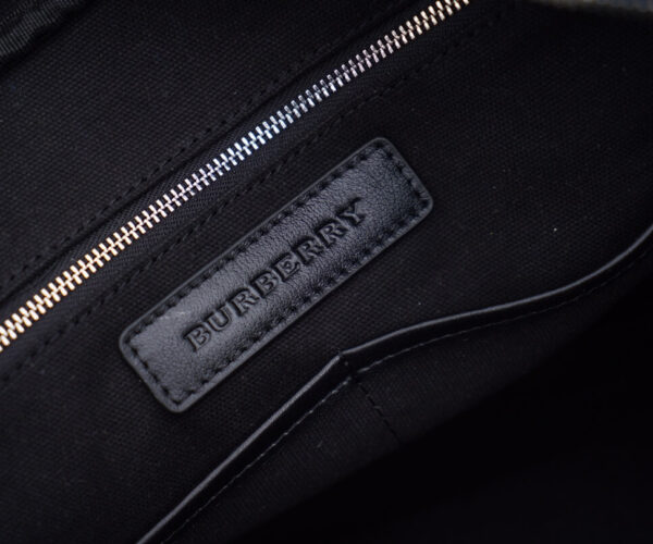 Túi xách nam Burberry siêu cấp họa tiết logo TB màu đen