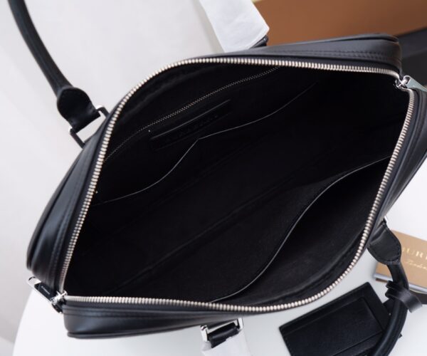 Túi xách nam Burberry siêu cấp họa tiết logo TB màu đen